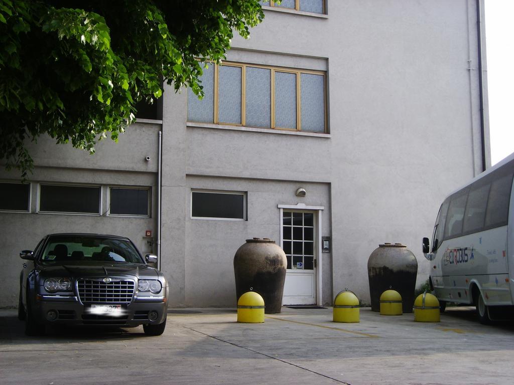 Hotel Post Bergamo Bagian luar foto
