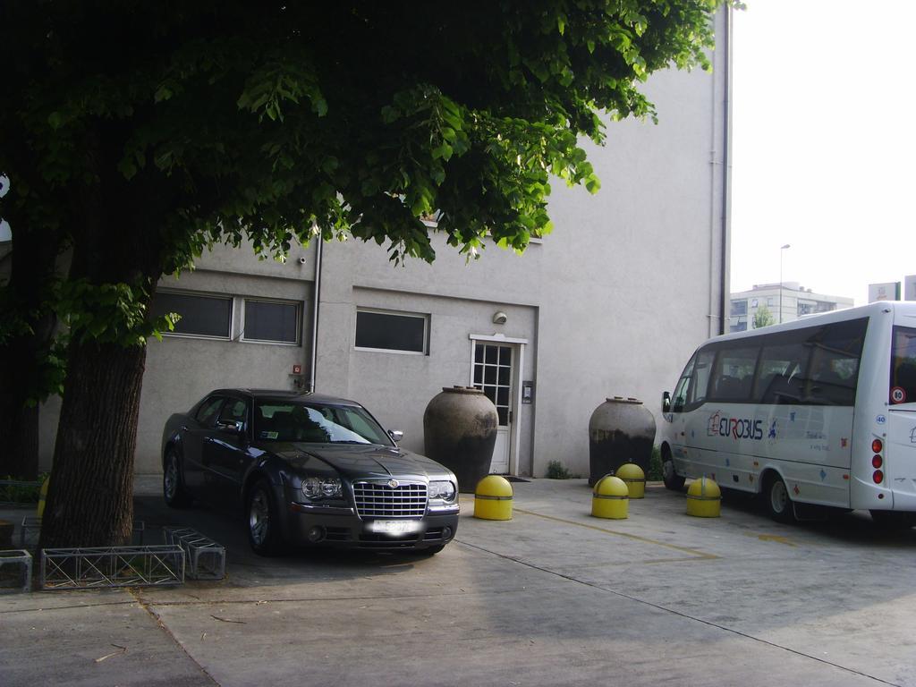 Hotel Post Bergamo Bagian luar foto