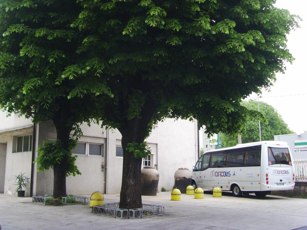 Hotel Post Bergamo Bagian luar foto