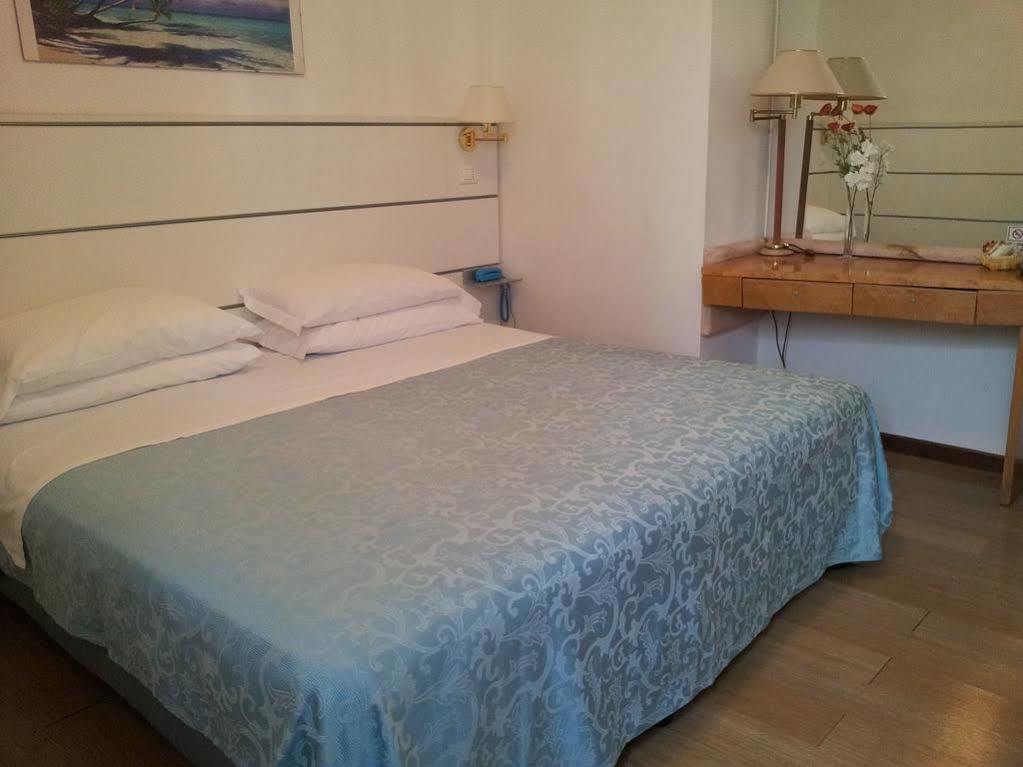 Hotel Post Bergamo Bagian luar foto